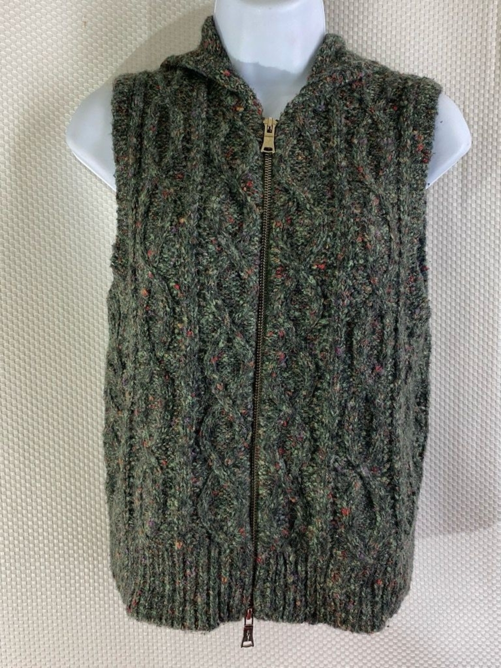 One Girl Who Hooded Knit Vest in Speckled Forest Green Size S